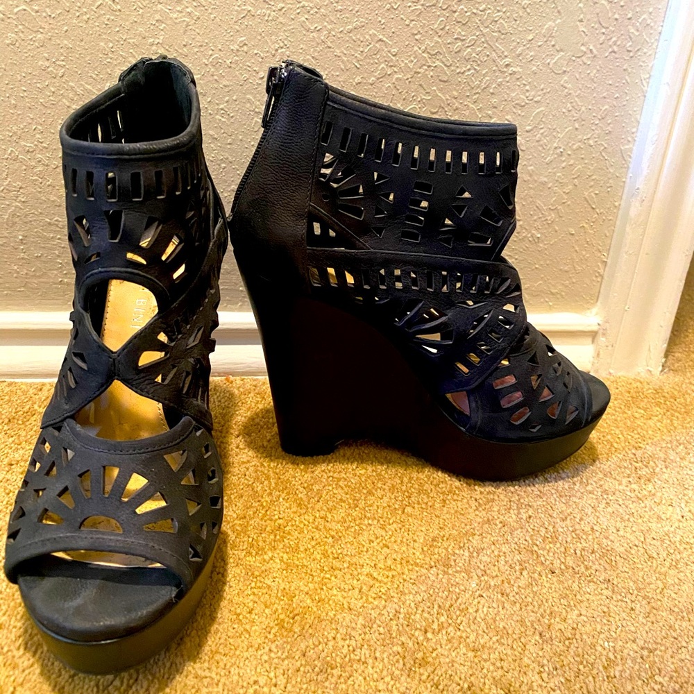 Gianni Bini black wedges